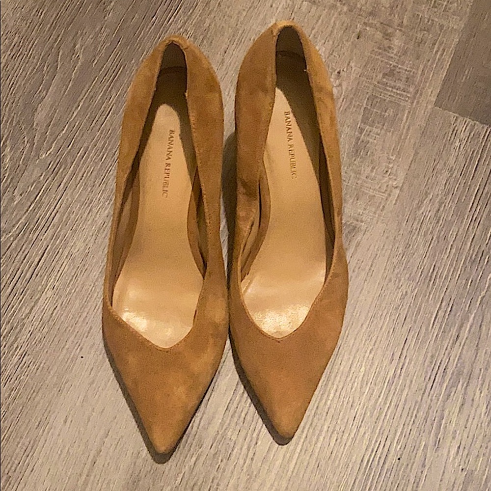 Tan velvet Banana Republic Heels, size 10